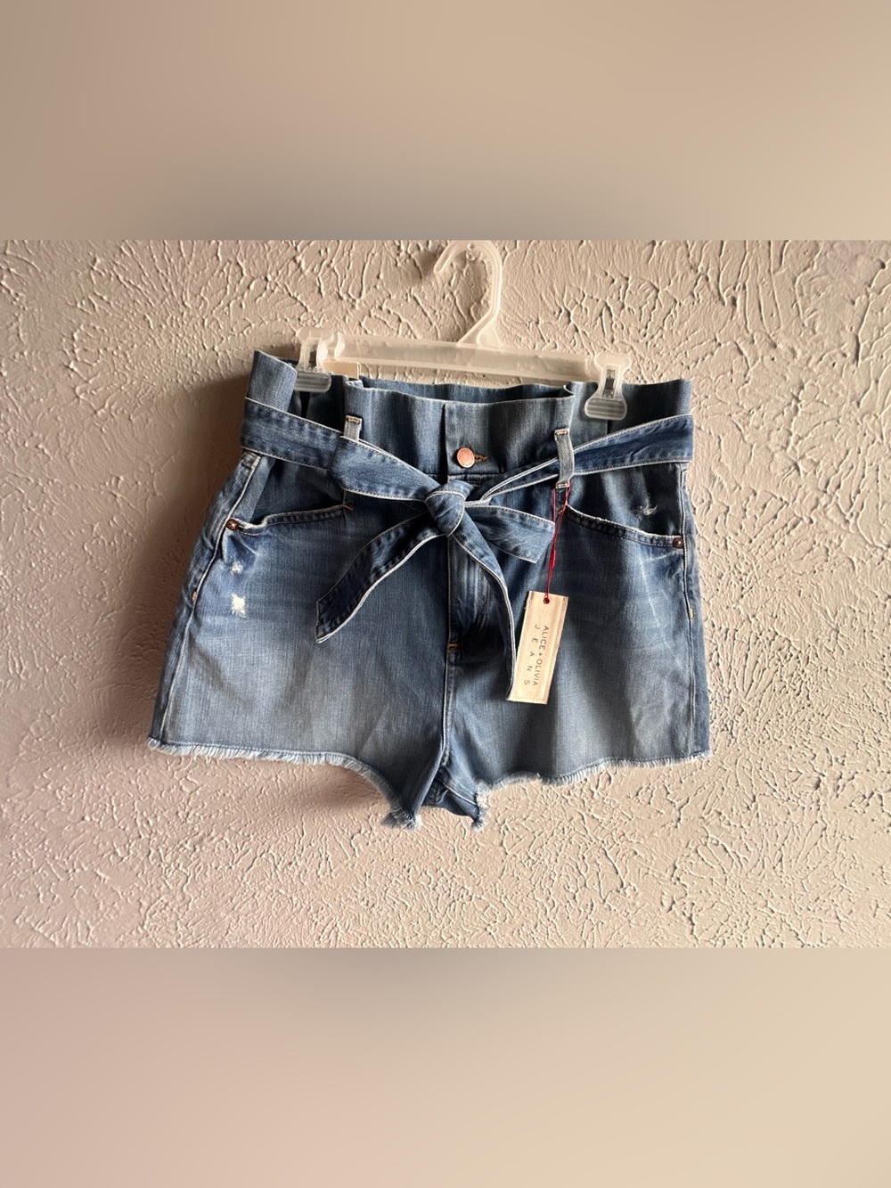 Alice + Olivia Paperbag Denim Shorts High Waist Belted
Distressed Sz 32 NWT - Picture 2 of 16
